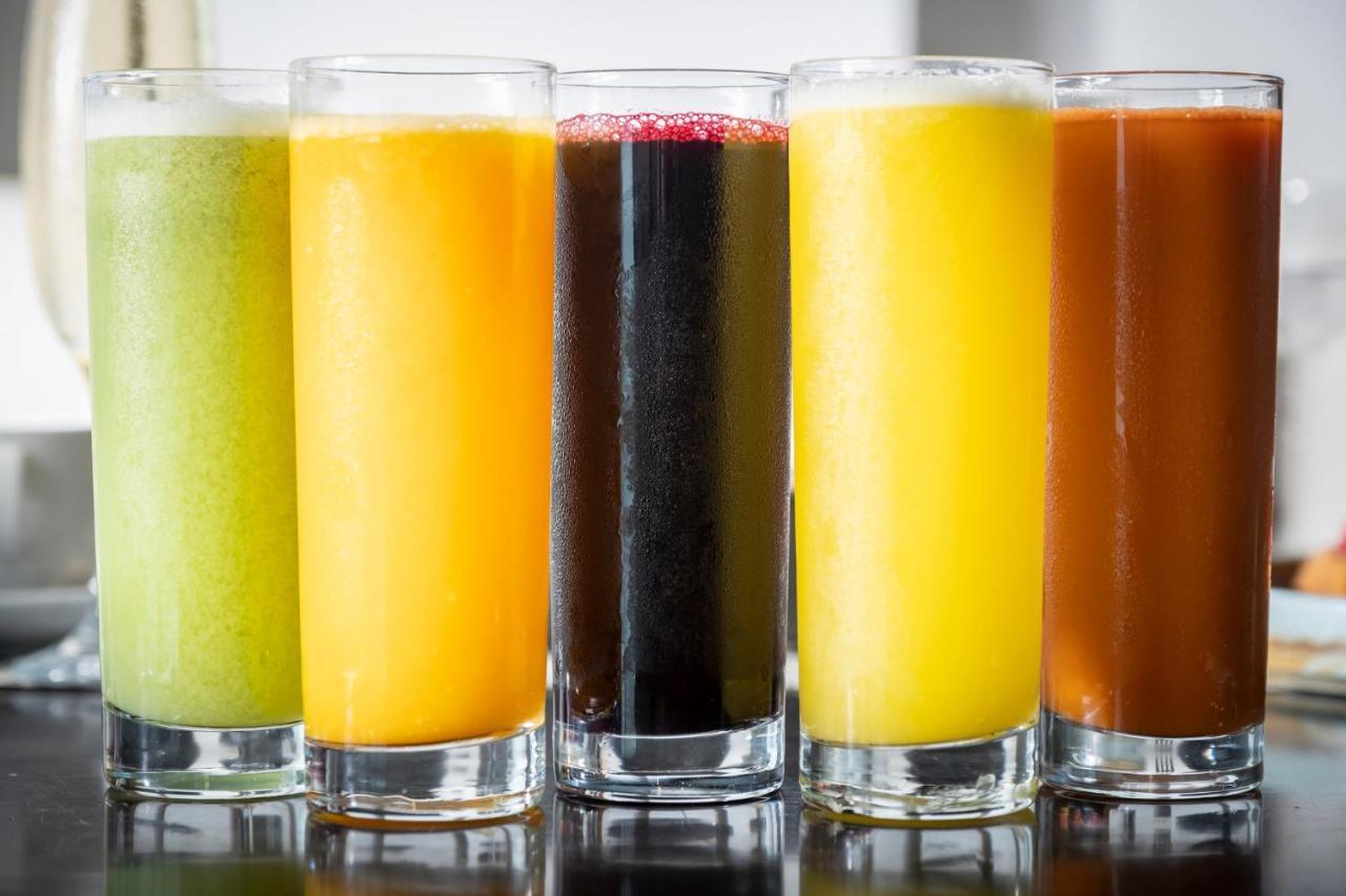 Kimpton Epic Hotel By Ihg Маямі Екстер'єр фото Various fruit juices