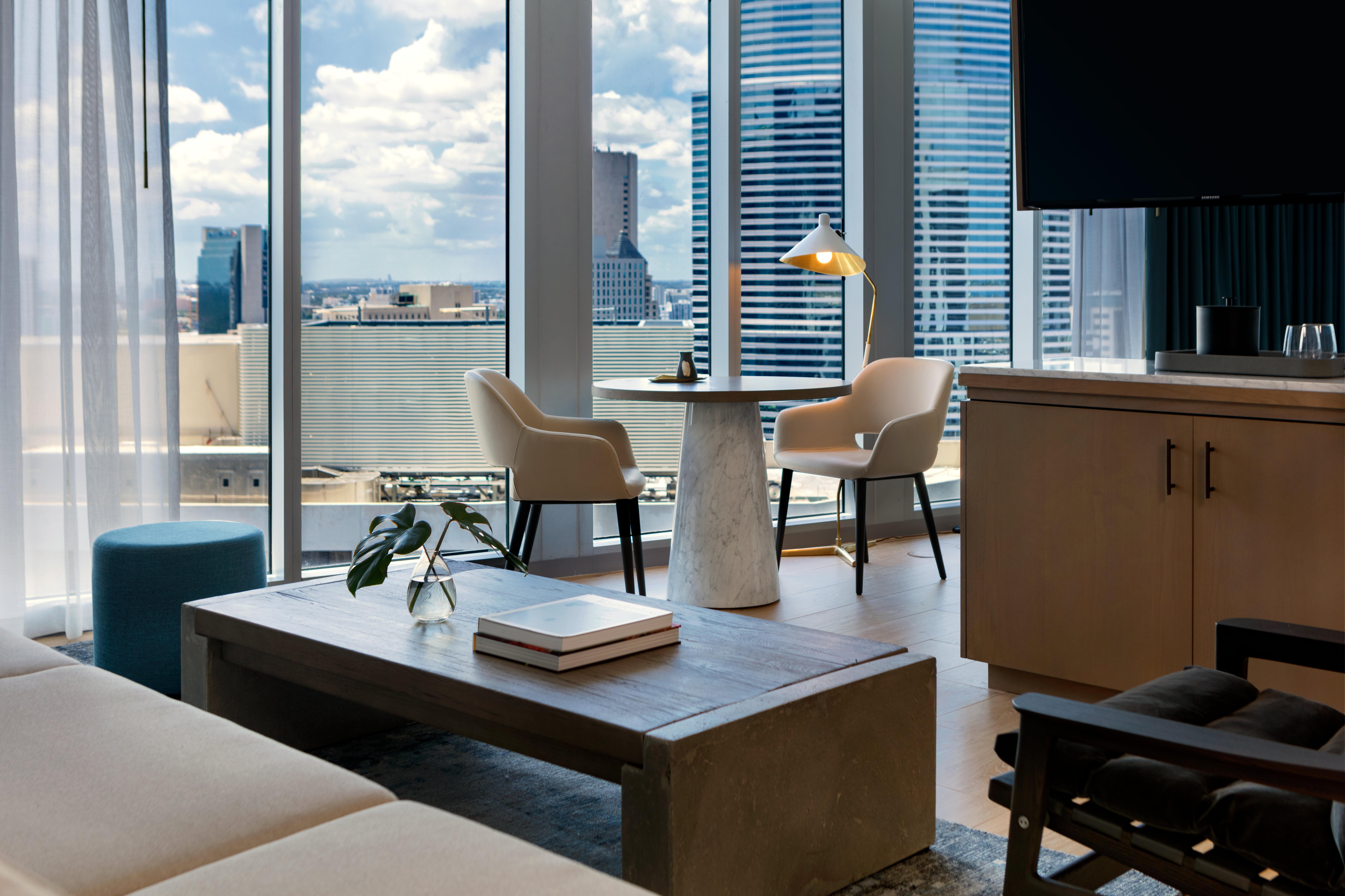 Kimpton Epic Hotel By Ihg Маямі Екстер'єр фото A guest room at the hotel