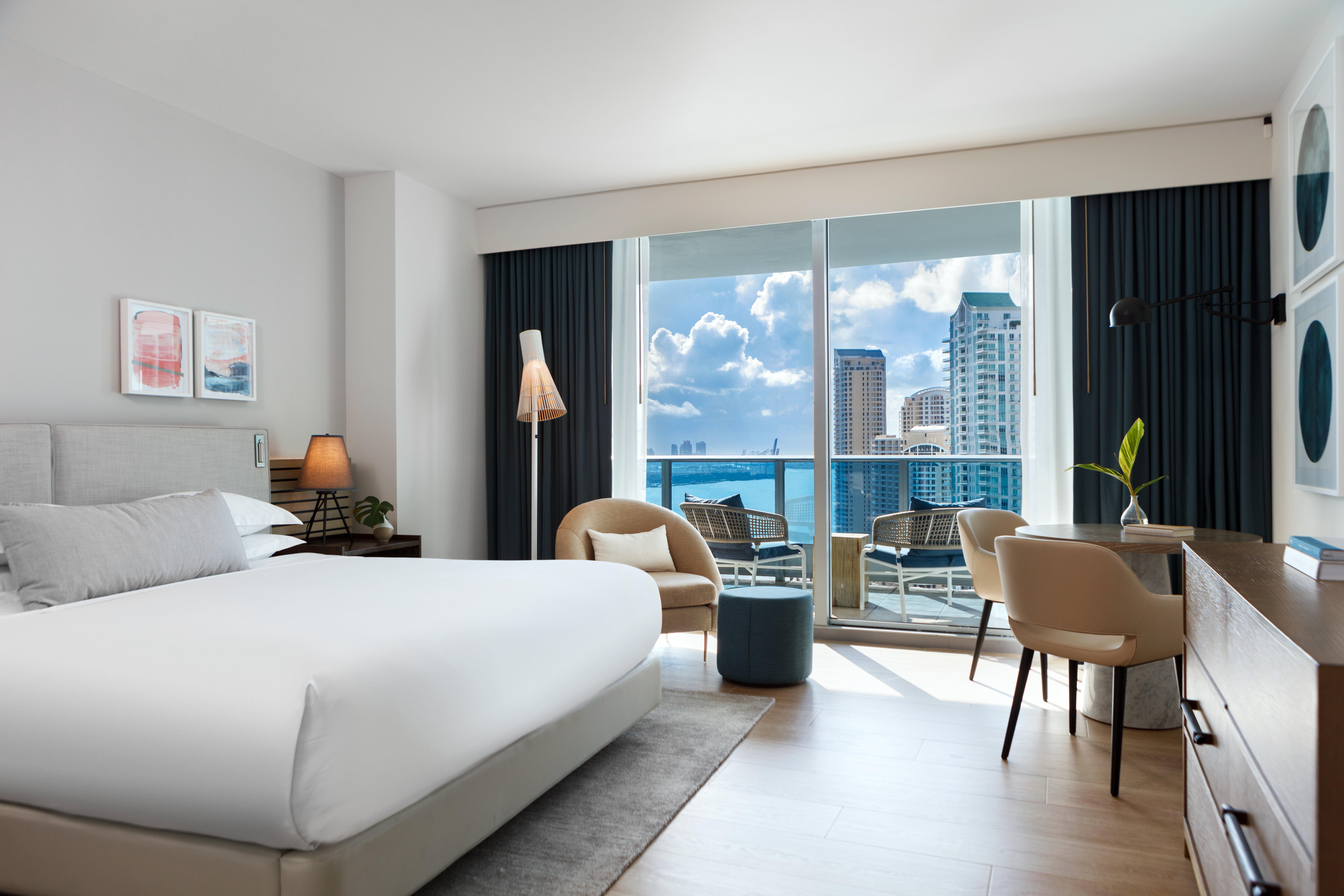 Kimpton Epic Hotel By Ihg Маямі Екстер'єр фото A guest room at the hotel