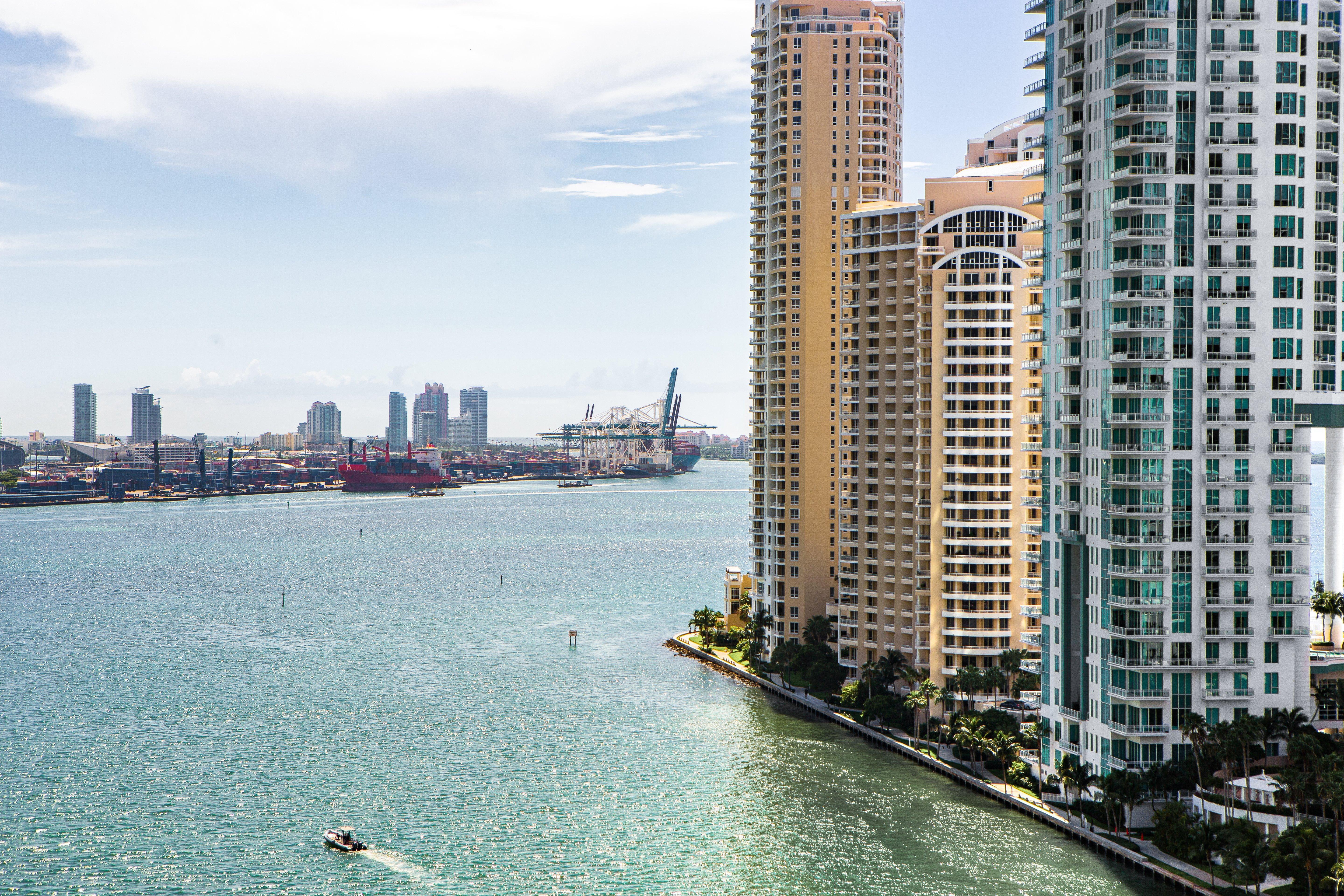 Kimpton Epic Hotel By Ihg Маямі Екстер'єр фото View of San Diego from the Marina district