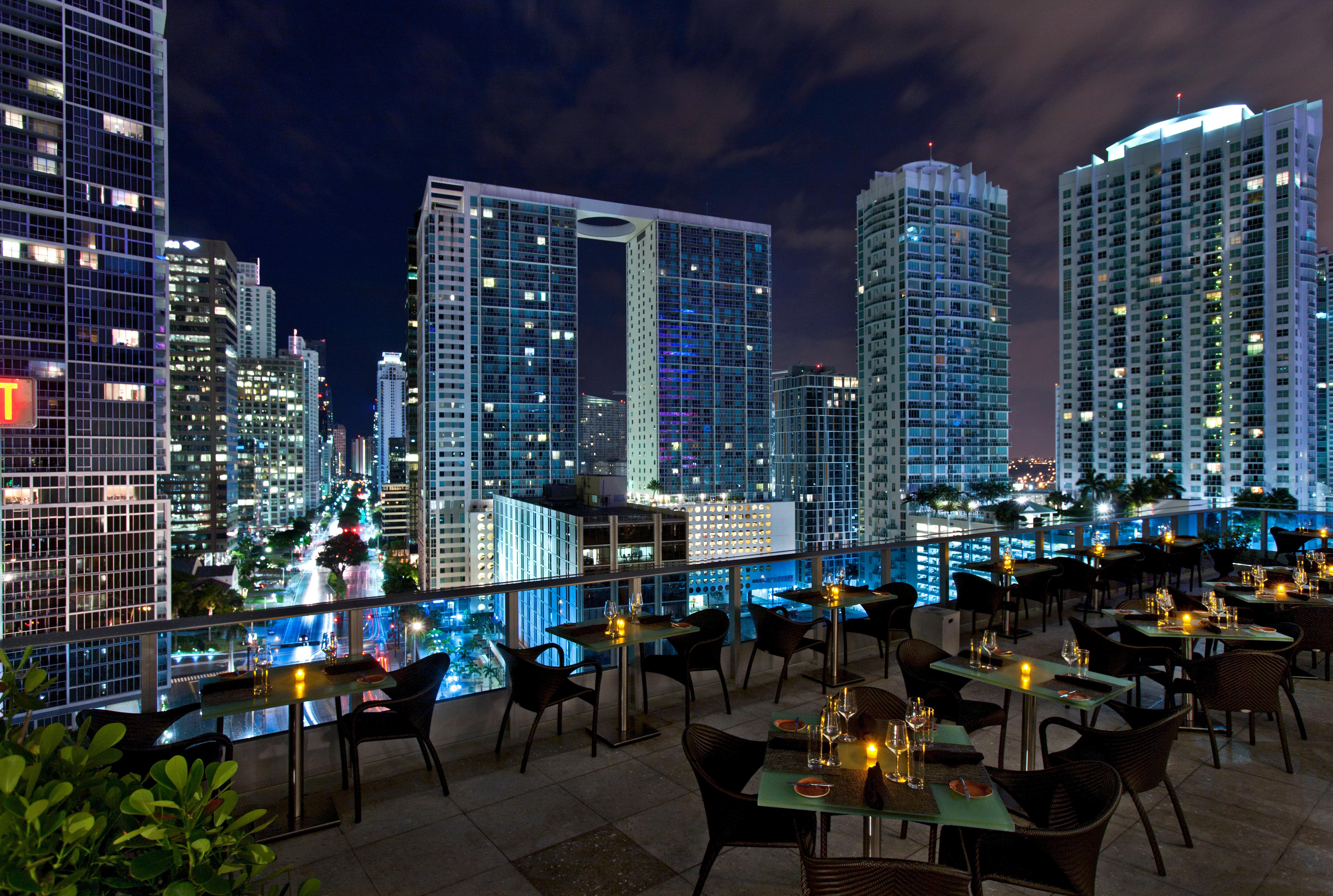 Kimpton Epic Hotel By Ihg Маямі Екстер'єр фото View from the rooftop bar