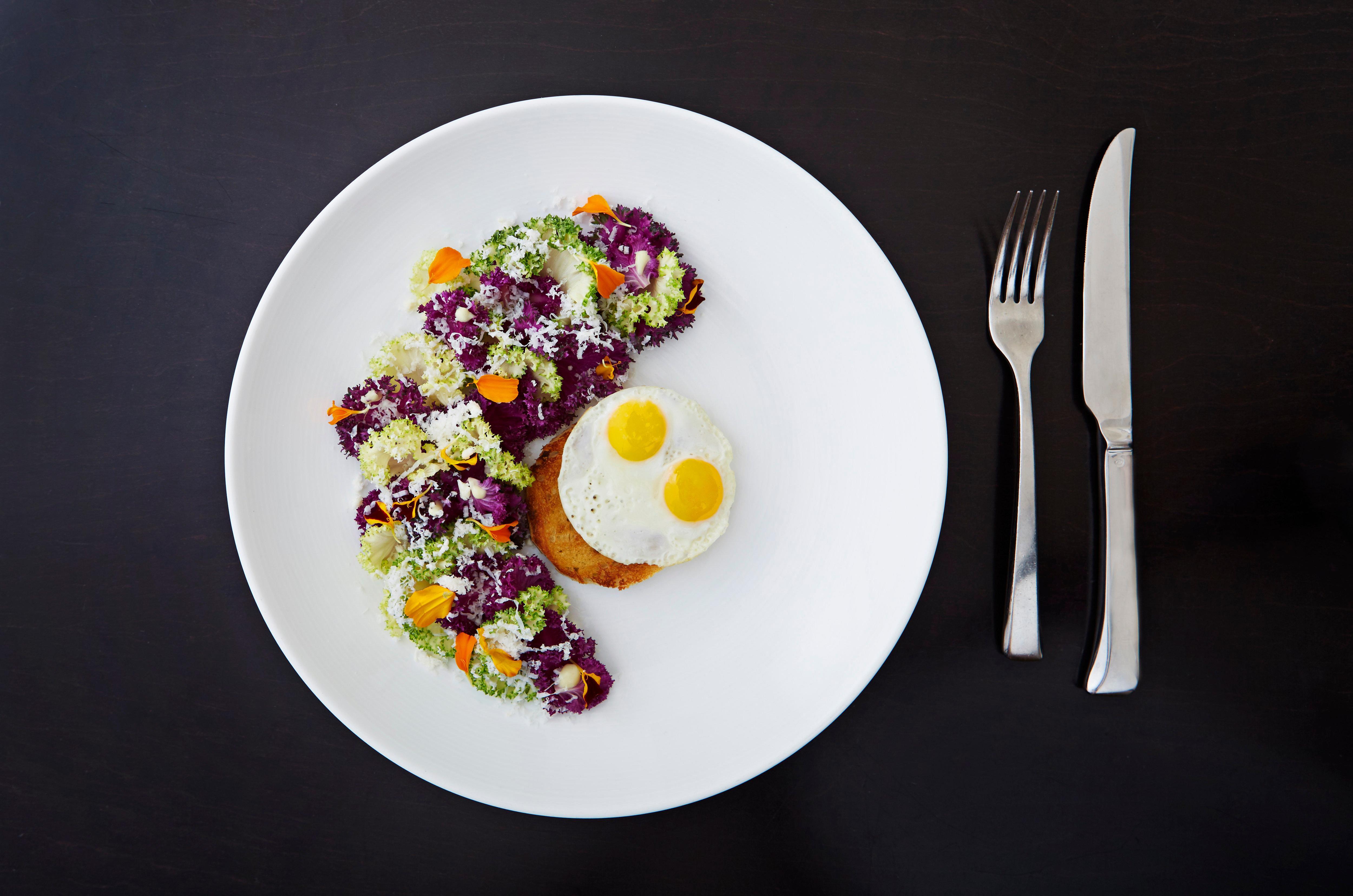 Kimpton Epic Hotel By Ihg Маямі Екстер'єр фото A salad with a soft-boiled egg